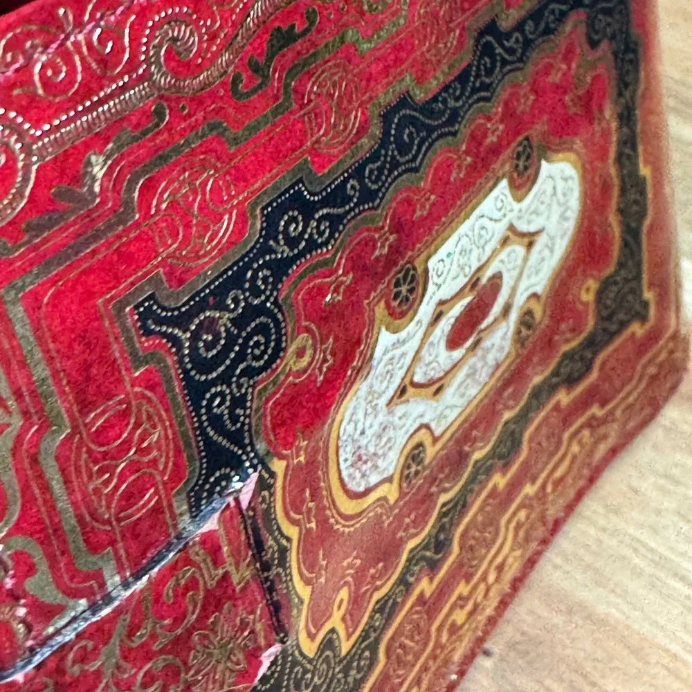 Vintage Italian Red Calf Leather Florentine Gilt Wallet Fiocchi Italy Snap Gold